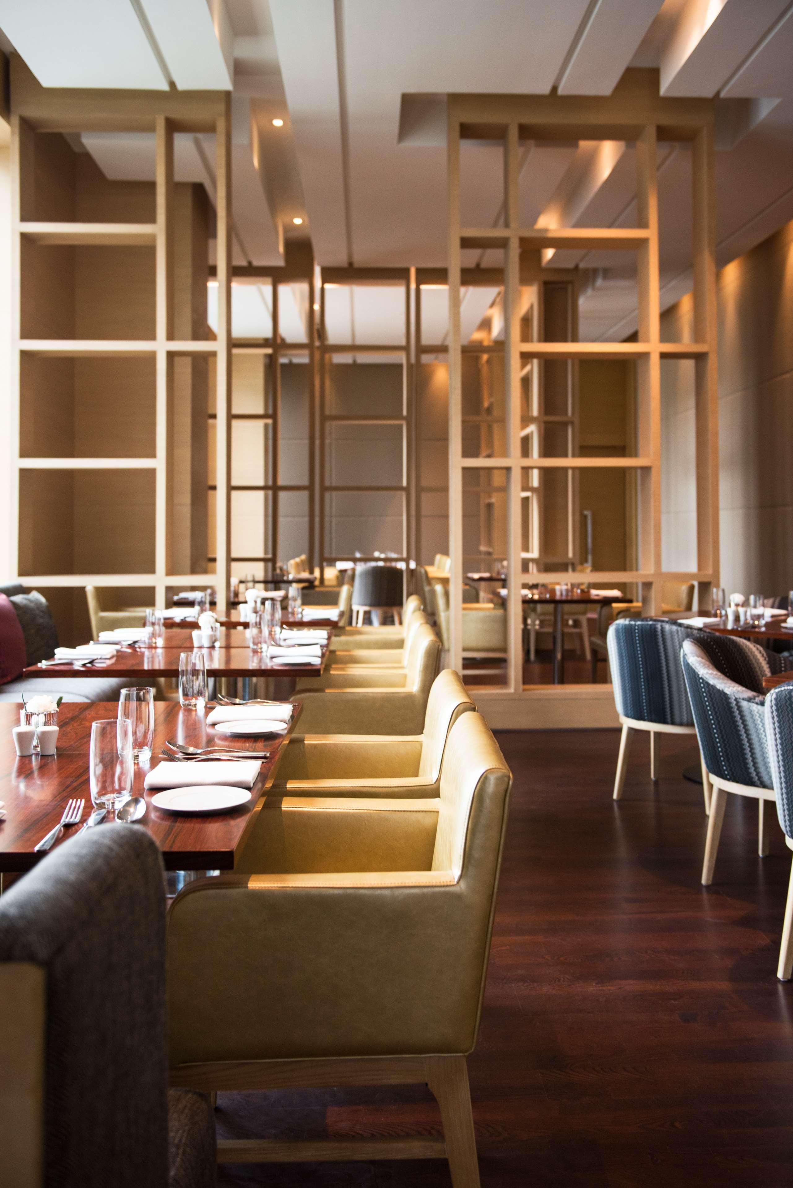 Hotel Hyatt Regency Lucknow Gomti Nagar Extérieur photo The interior of the restaurant