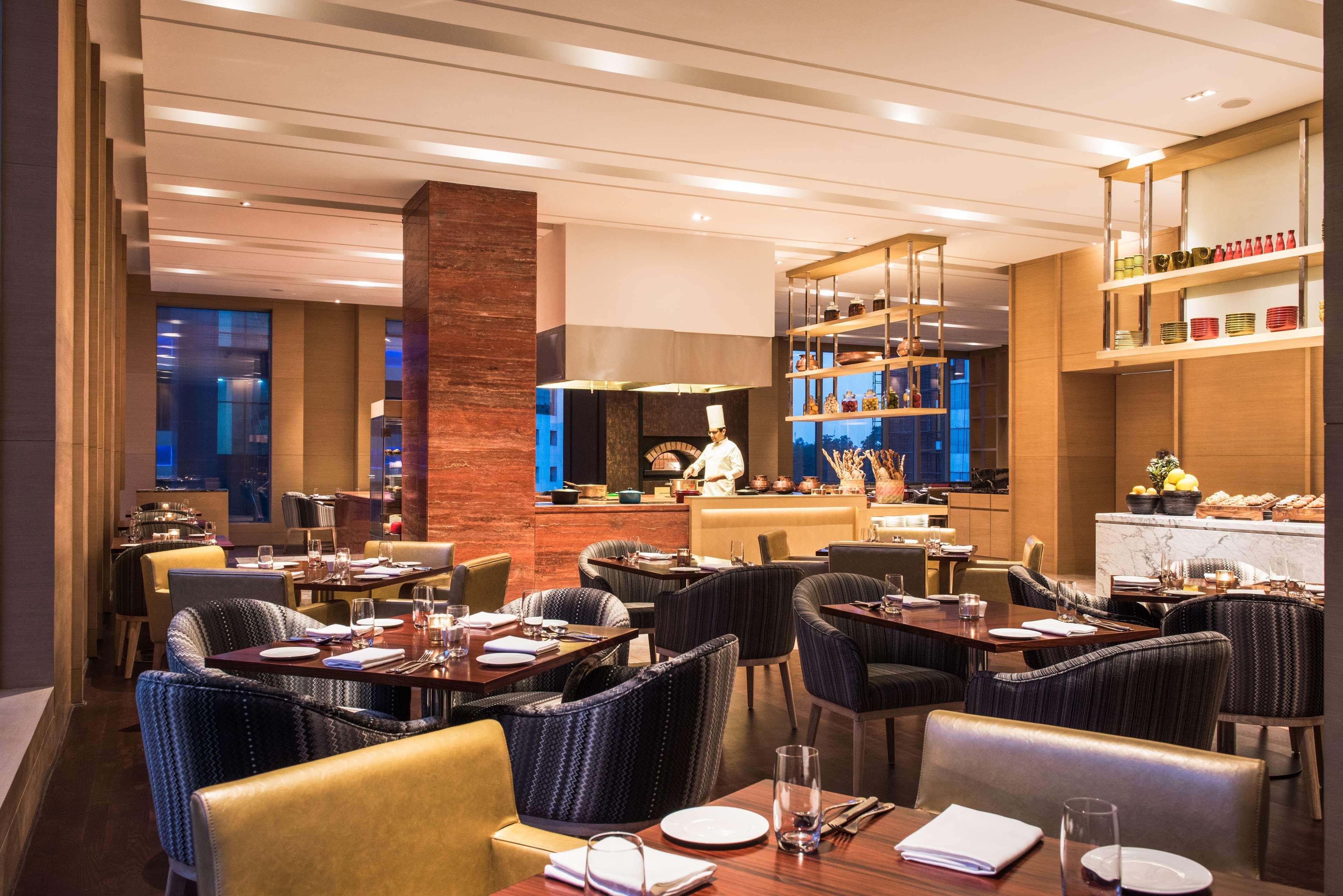 Hotel Hyatt Regency Lucknow Gomti Nagar Extérieur photo The restaurant
