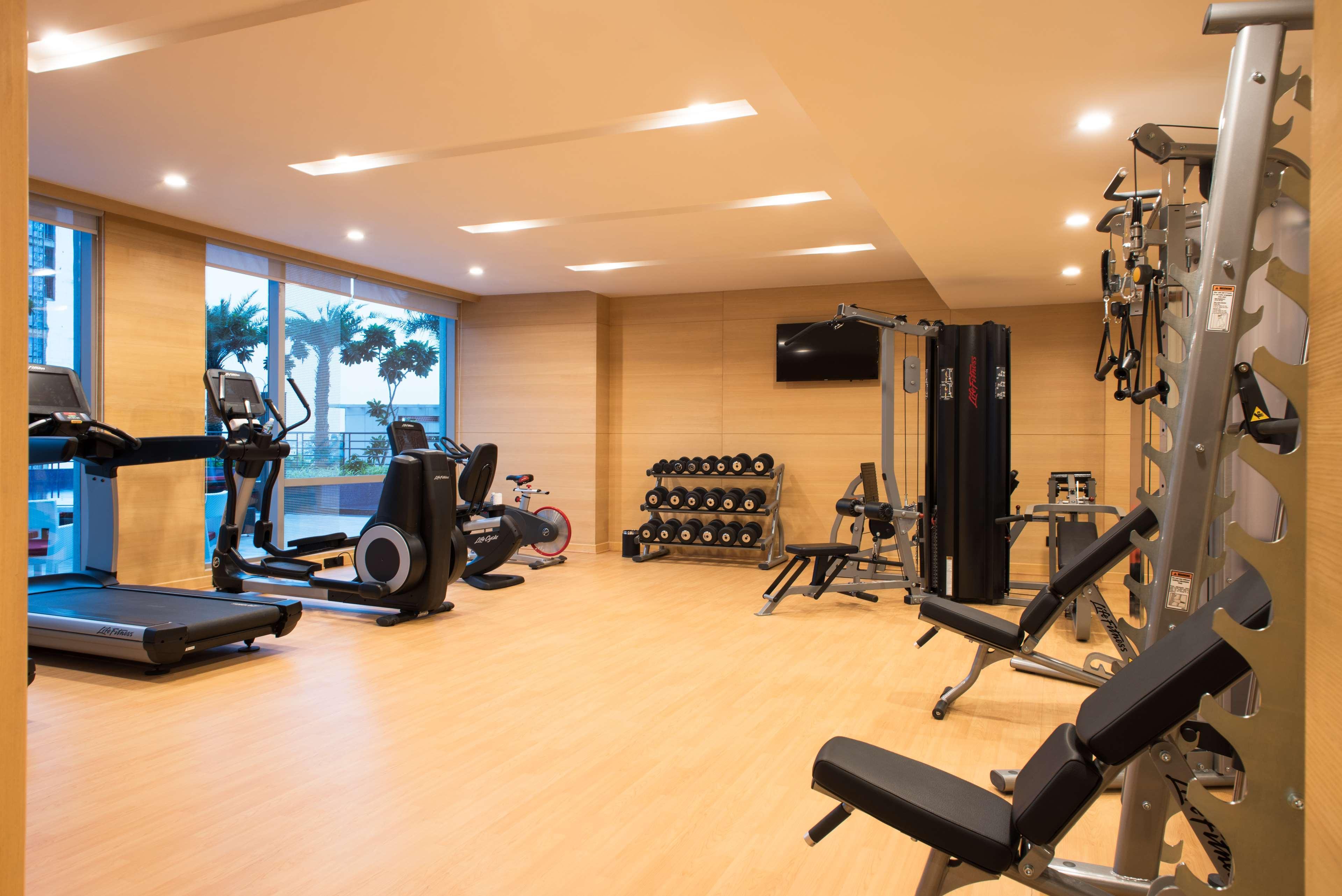 Hotel Hyatt Regency Lucknow Gomti Nagar Extérieur photo The gym at the hotel